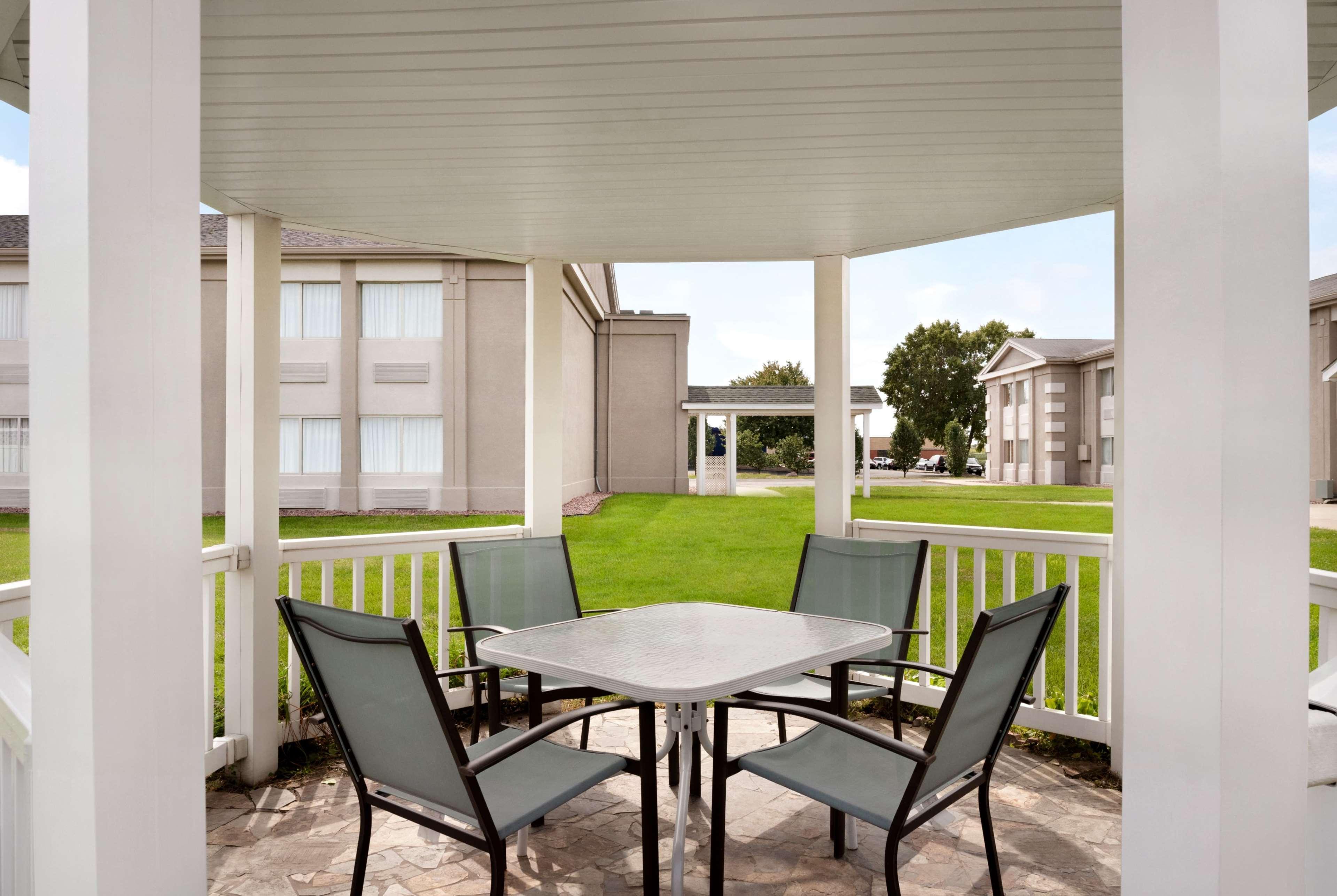 Super 8 By Wyndham Des Moines Hotel Exterior photo