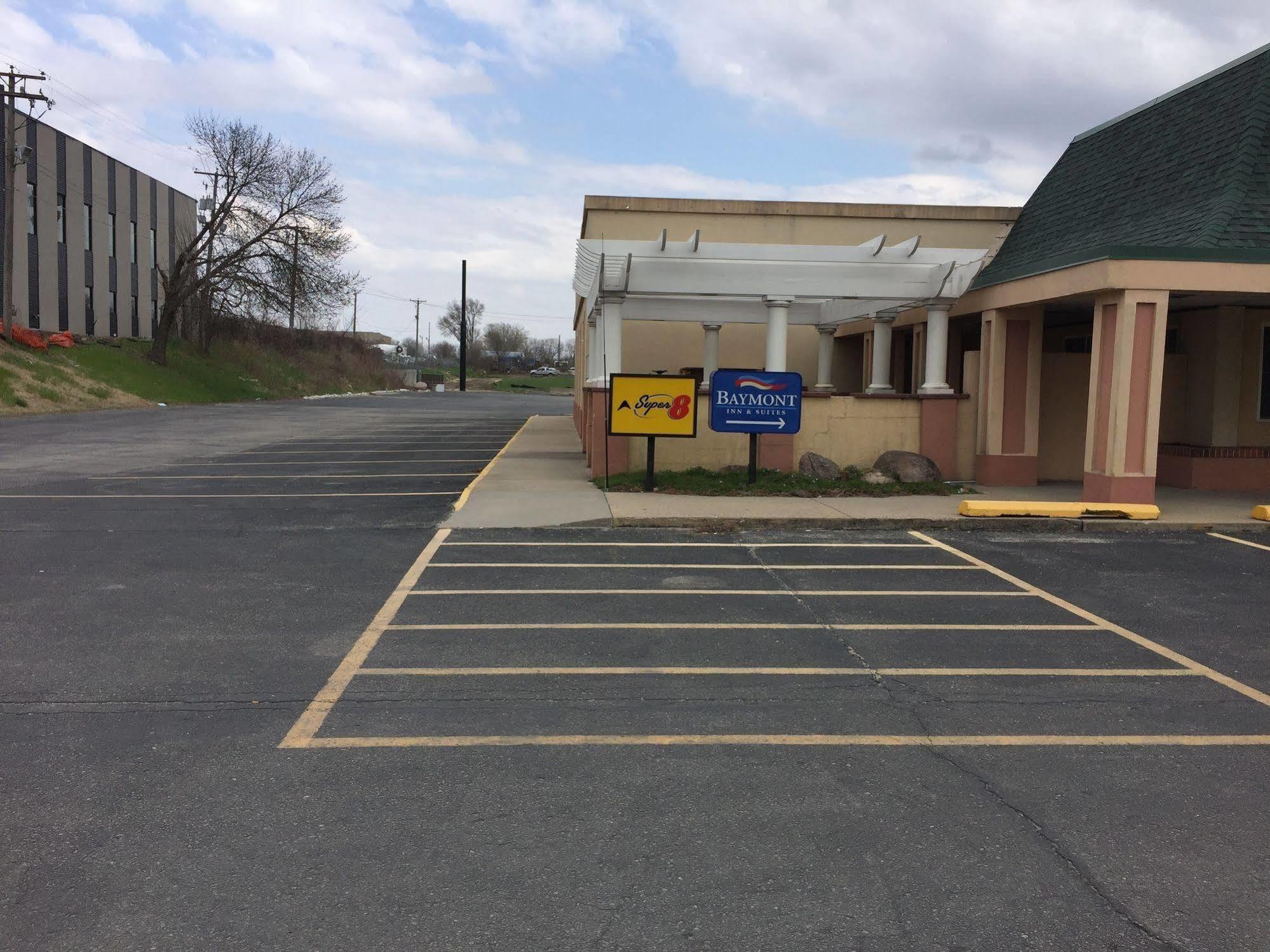 Super 8 By Wyndham Des Moines Hotel Exterior photo