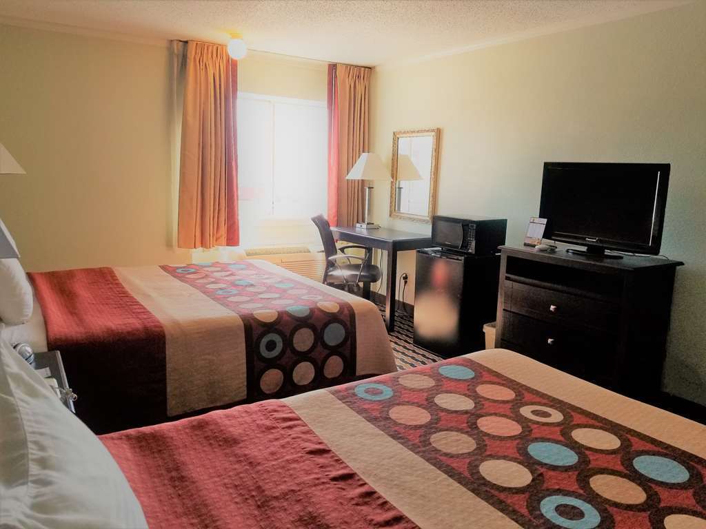 Super 8 By Wyndham Des Moines Hotel Room photo