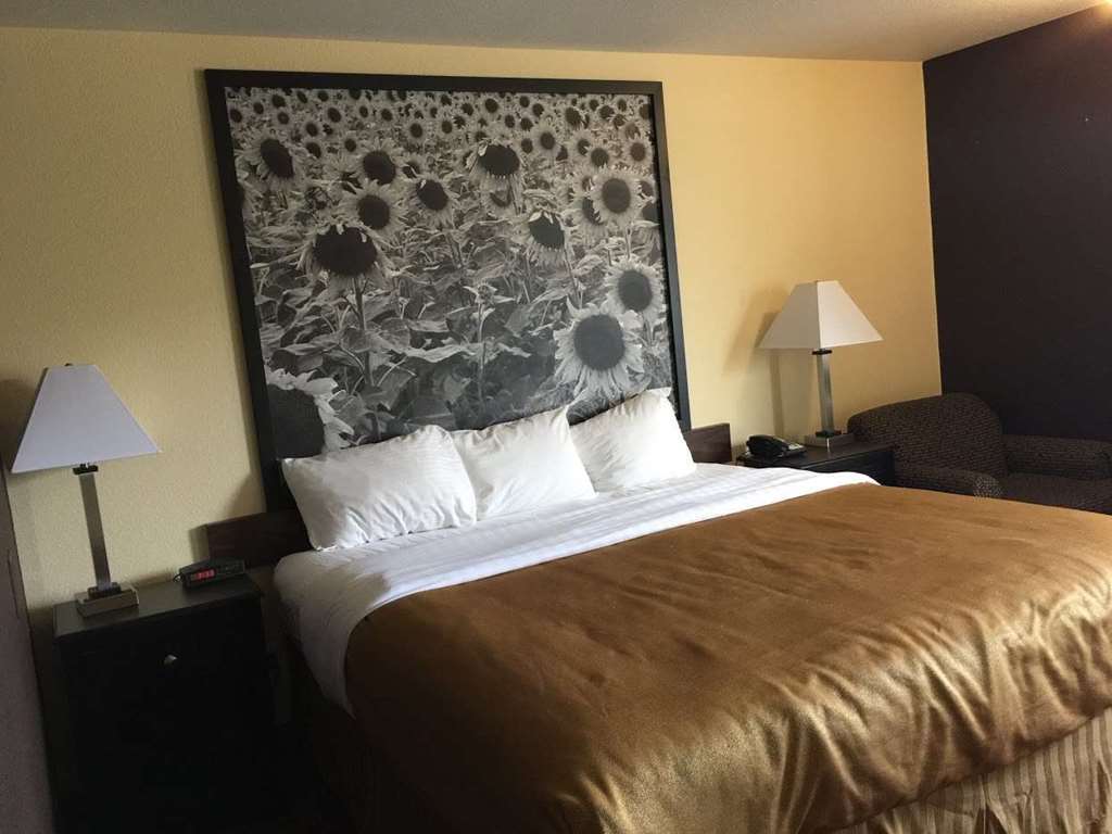 Super 8 By Wyndham Des Moines Hotel Room photo